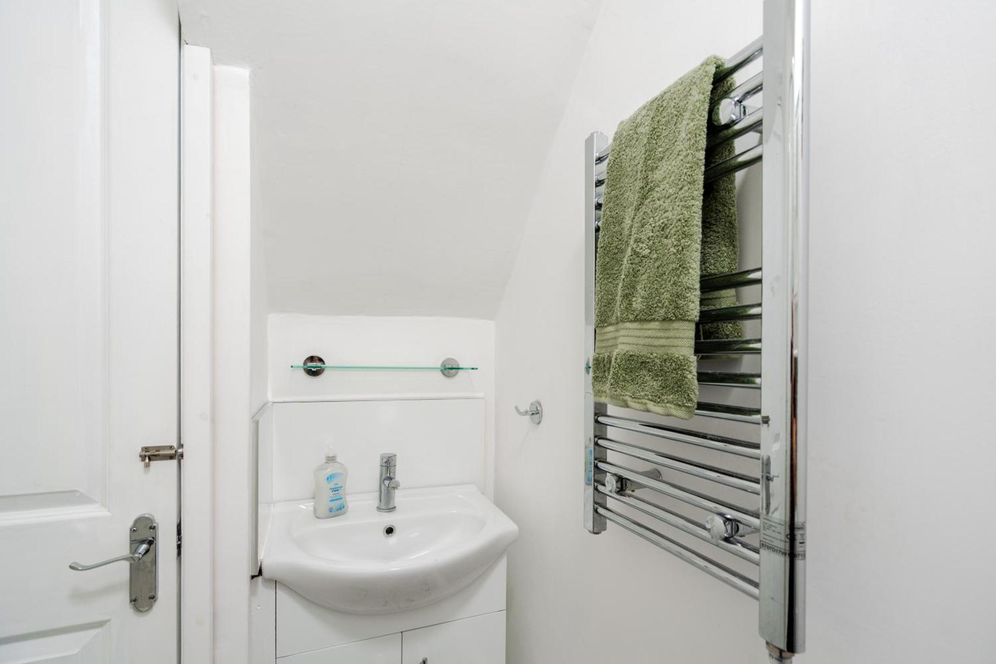 Swiss Haven - Spacious 3 Bedroom House Liverpool Buitenkant foto