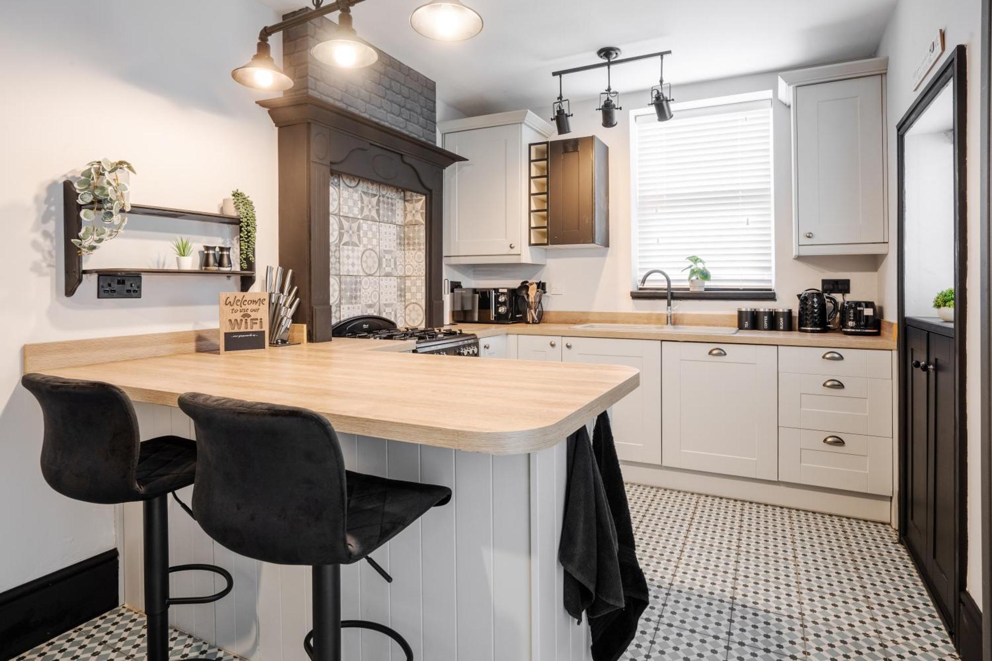 Swiss Haven - Spacious 3 Bedroom House Liverpool Buitenkant foto