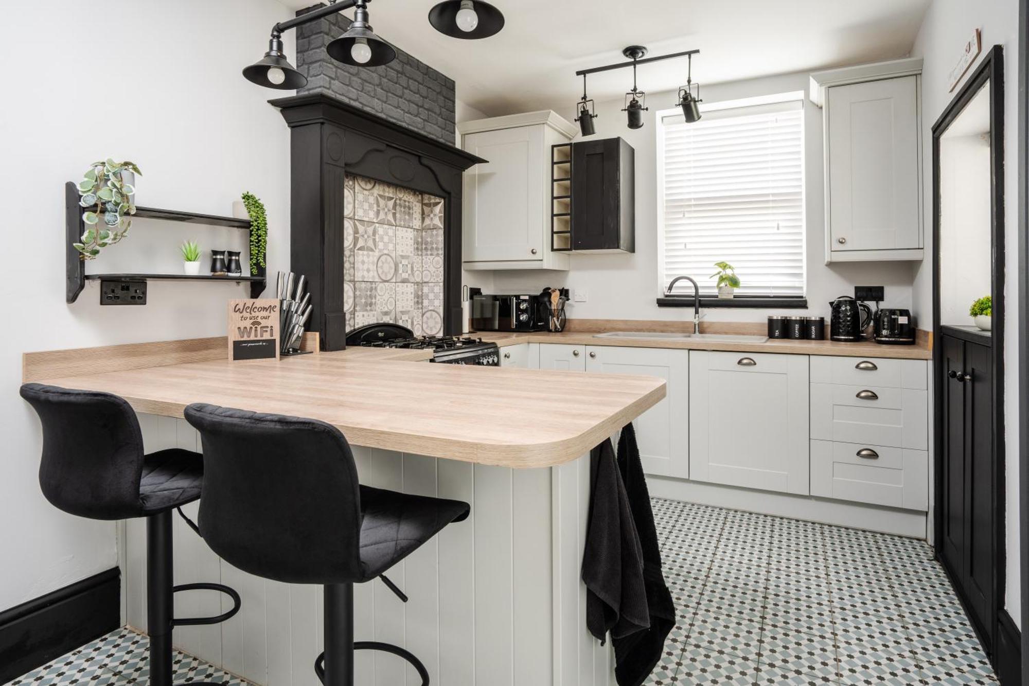 Swiss Haven - Spacious 3 Bedroom House Liverpool Buitenkant foto