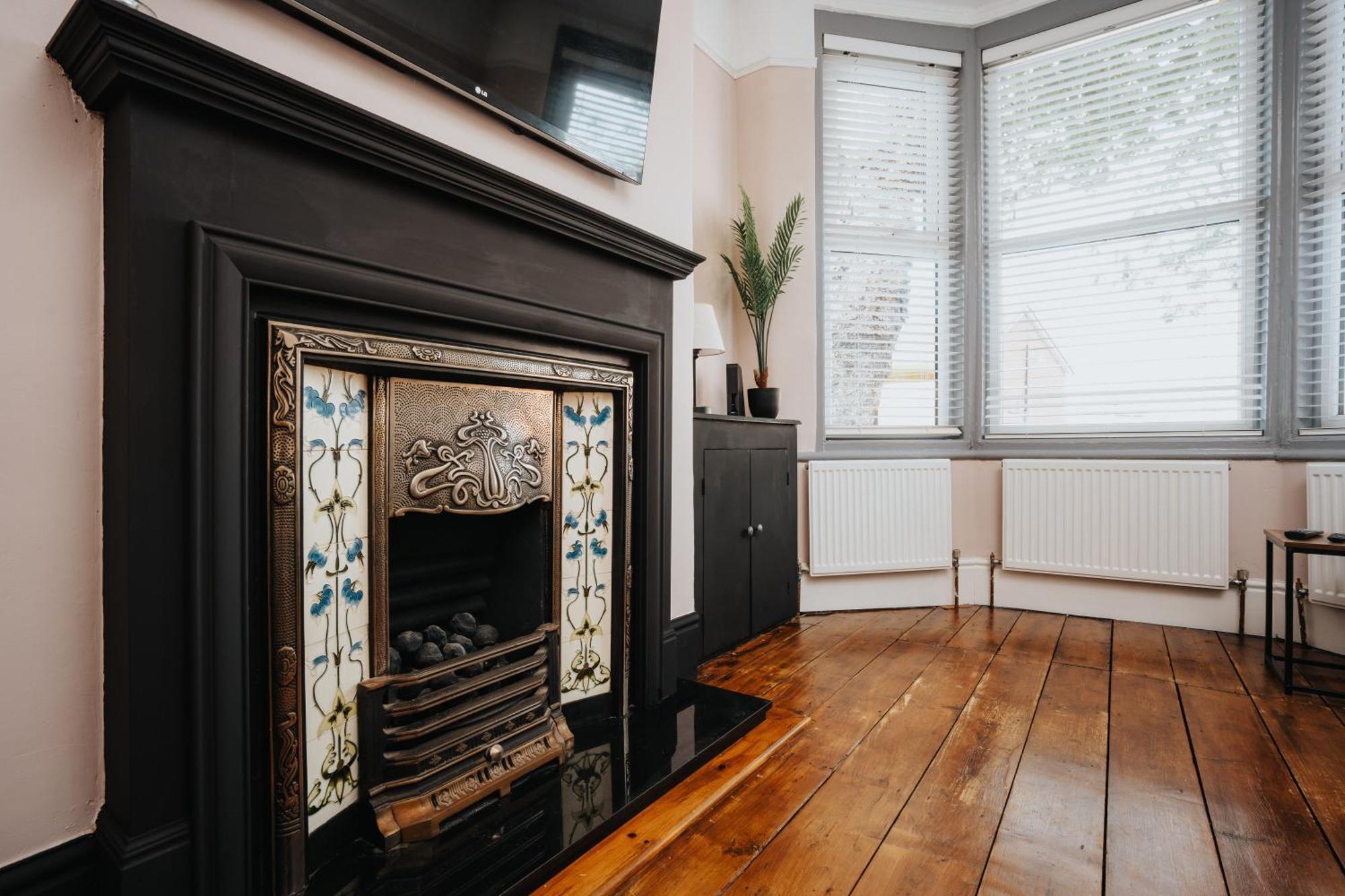 Swiss Haven - Spacious 3 Bedroom House Liverpool Buitenkant foto