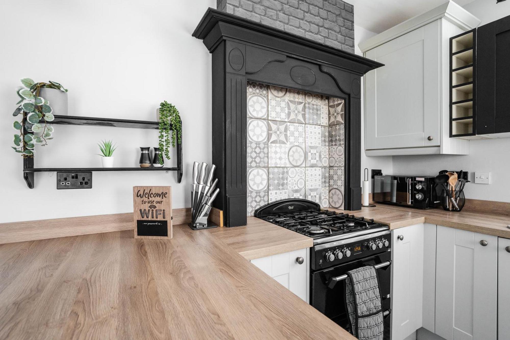 Swiss Haven - Spacious 3 Bedroom House Liverpool Buitenkant foto