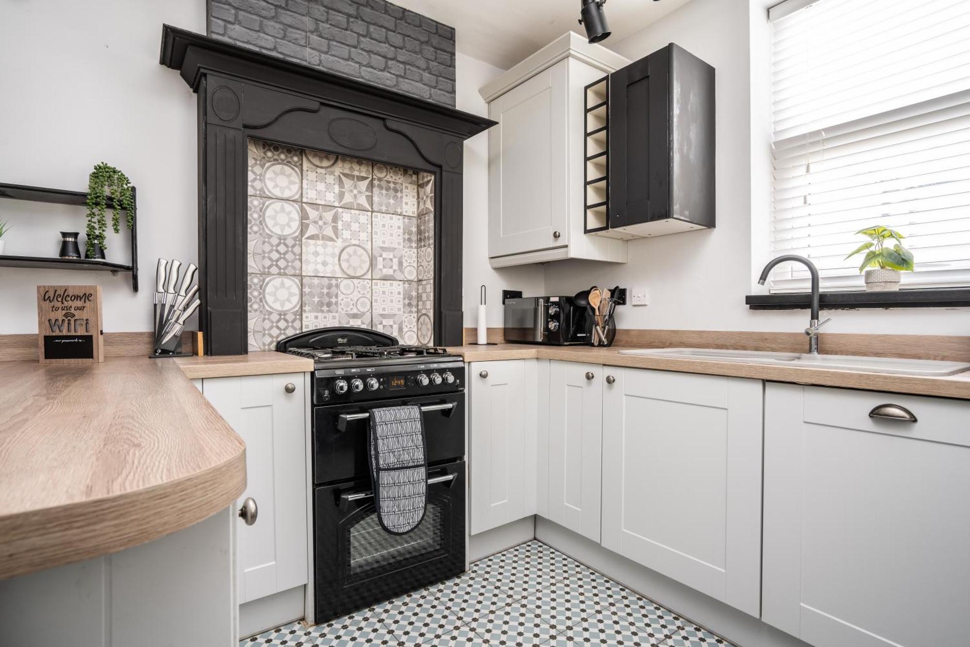 Swiss Haven - Spacious 3 Bedroom House Liverpool Buitenkant foto