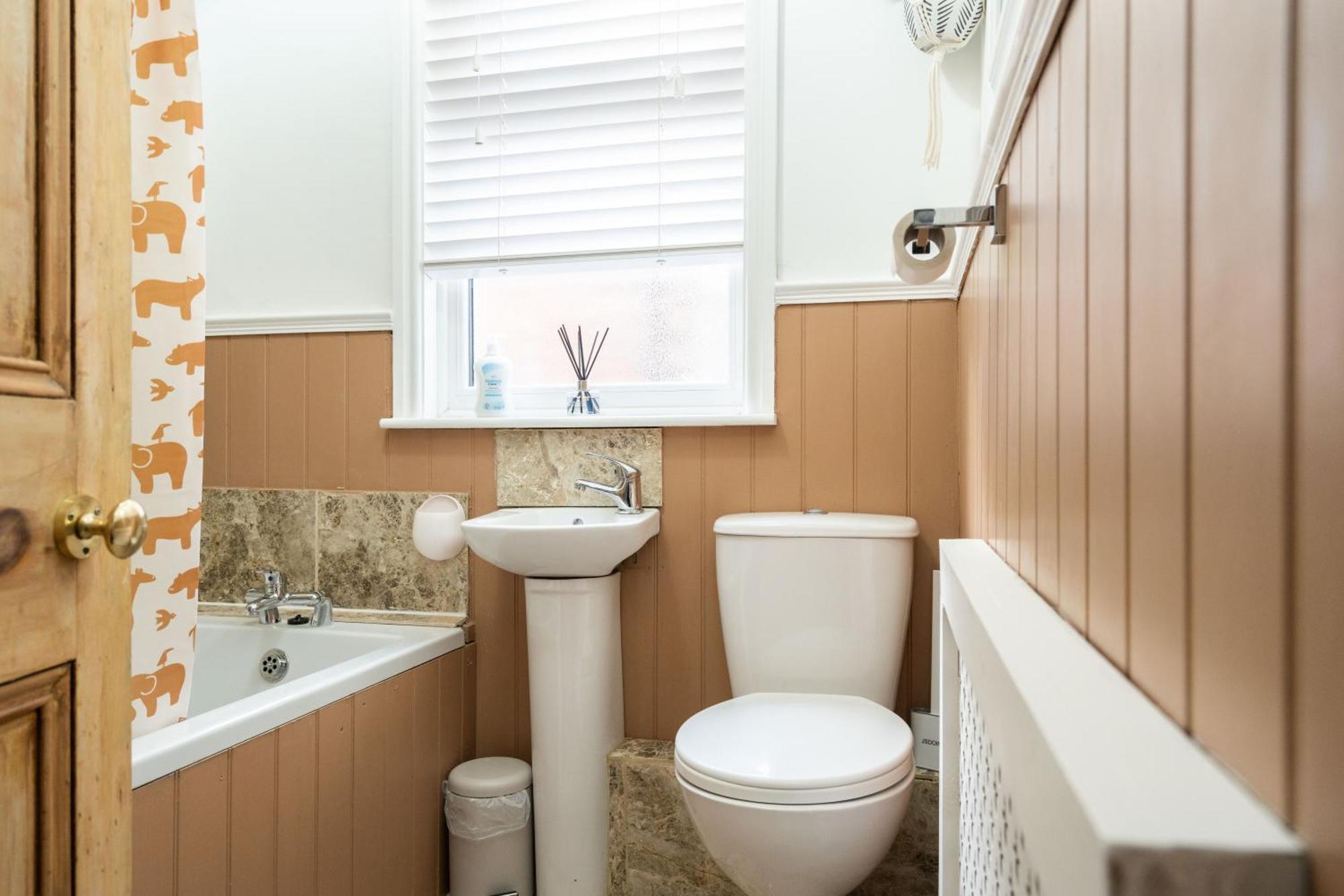 Swiss Haven - Spacious 3 Bedroom House Liverpool Buitenkant foto
