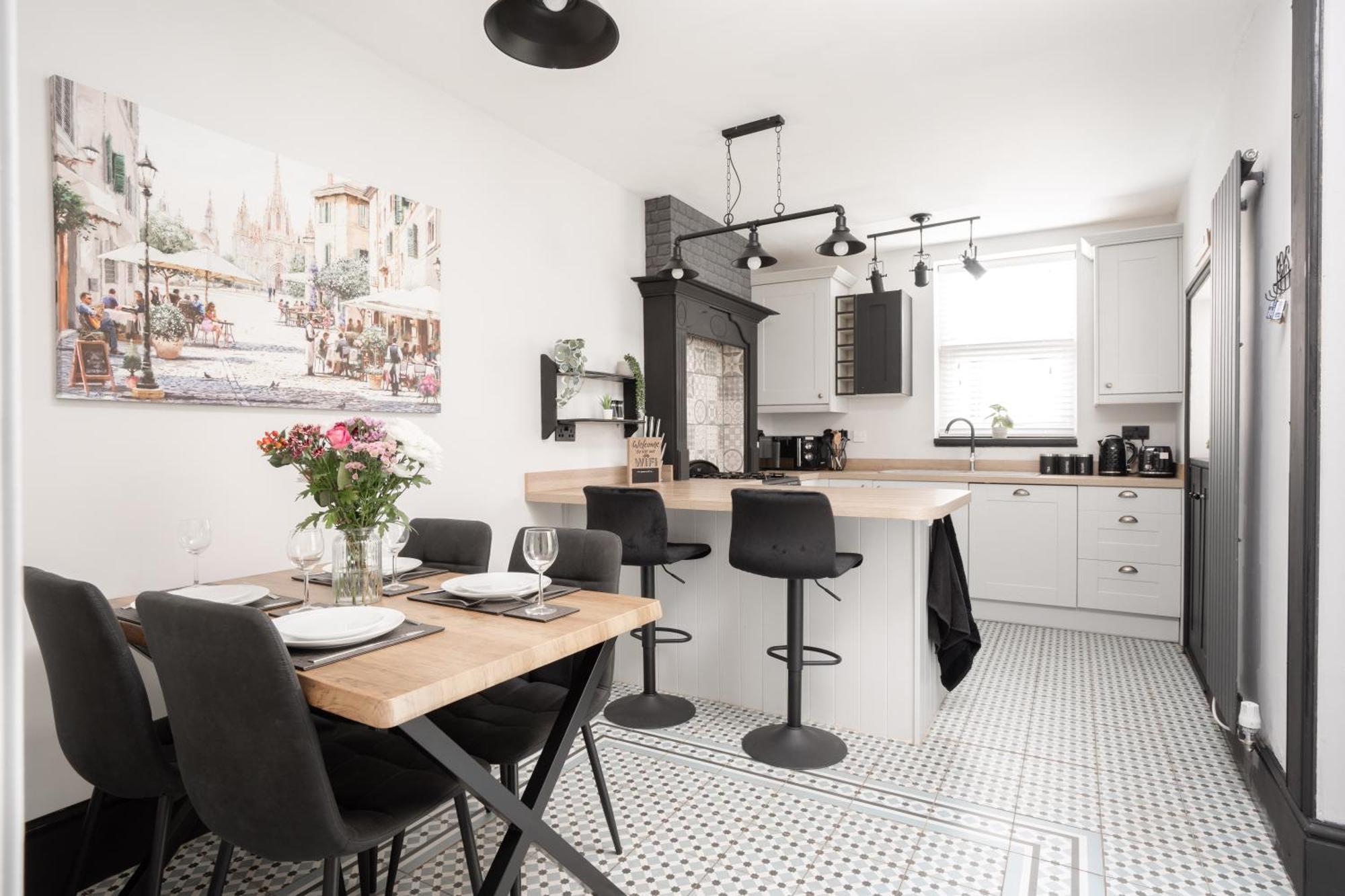 Swiss Haven - Spacious 3 Bedroom House Liverpool Buitenkant foto