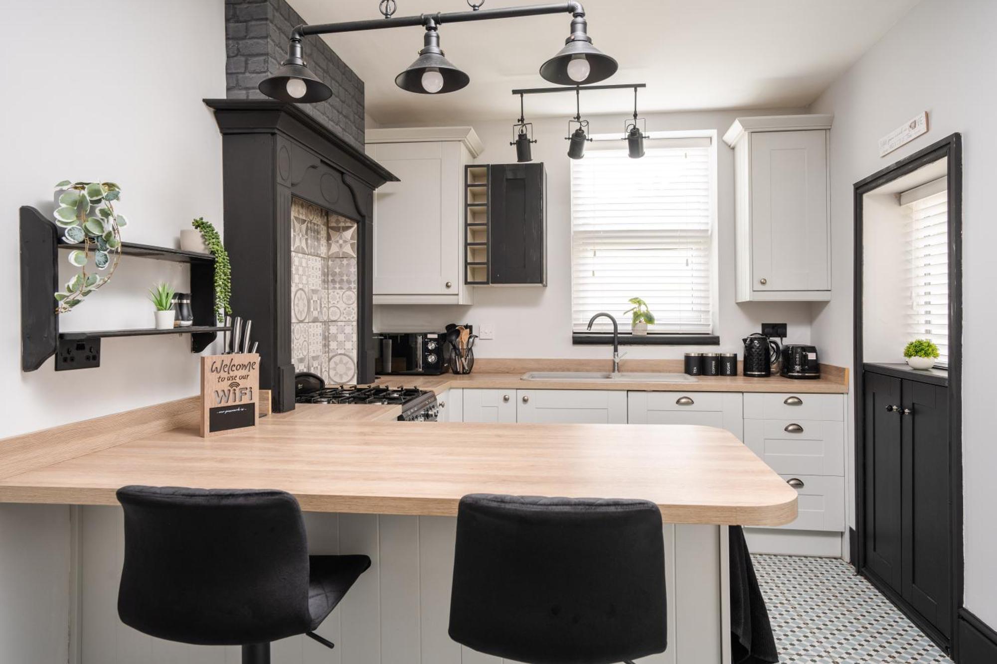Swiss Haven - Spacious 3 Bedroom House Liverpool Buitenkant foto